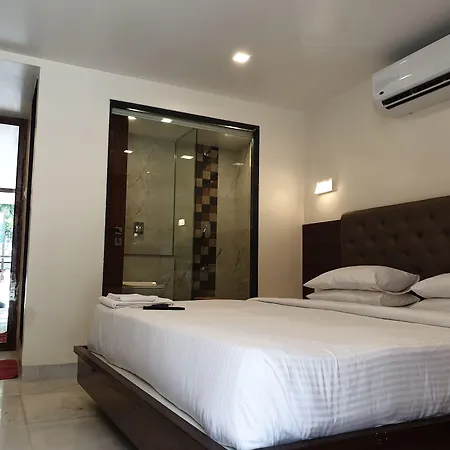 Milan International Hotel 3*