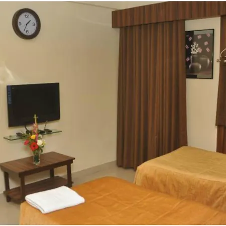 Metro Palace Bandra Hotel 3*