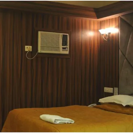Metro Palace Bandra