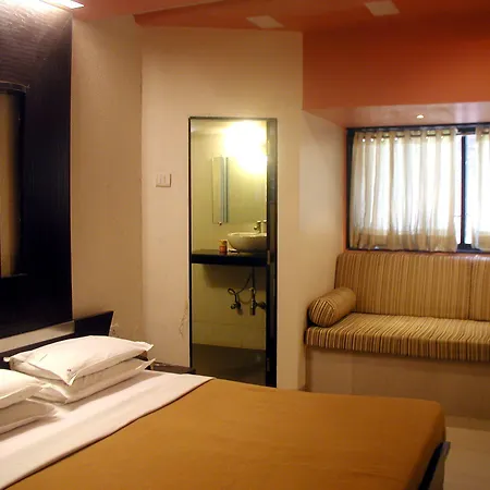 Supreme - Cuffe Parade 3*