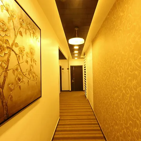 Supreme - Cuffe Parade 3*