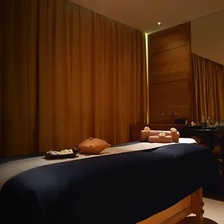 International Airport By Ihg 5*