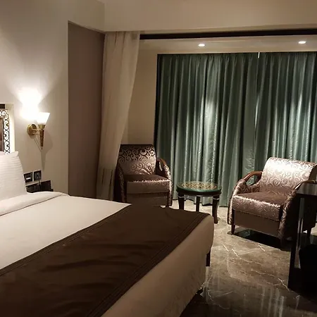 Peninsula Redpine Mumbai