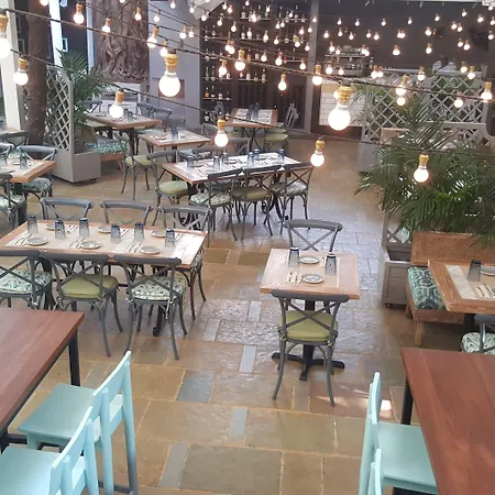 Le Sutra Hotel, Khar, 4*