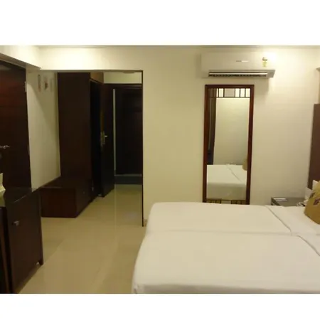Hotel Suba Palace Near Gateway Of India 4*