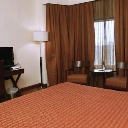 Hotel The Retreat & Convention Centre
