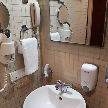 Hotel Fabhotel Shubhangan - Nr Bandra