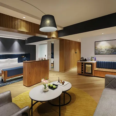 Hotel Novotel Juhu 5*