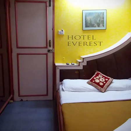 Everest Hotel