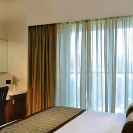 Hotel Residency Sarovar Portico 4*
