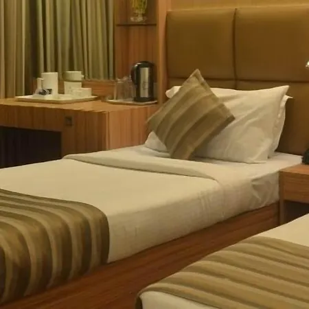 Plaza Hotel 3*