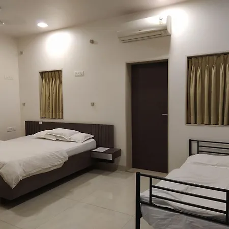 Pals Hotel