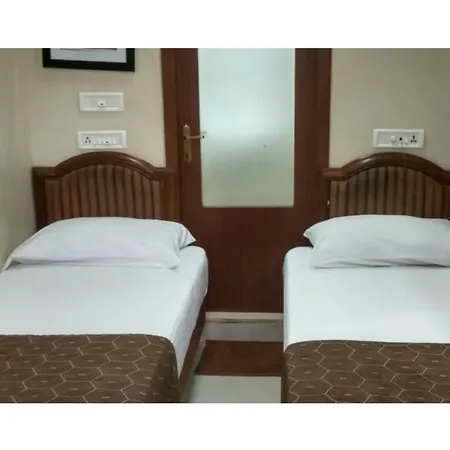 Elphinstone 3*