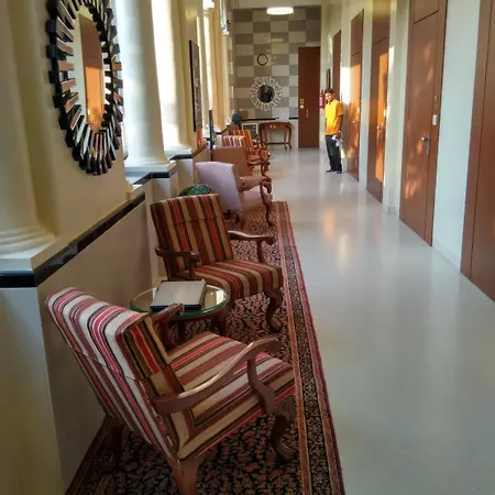Elphinstone Hotel