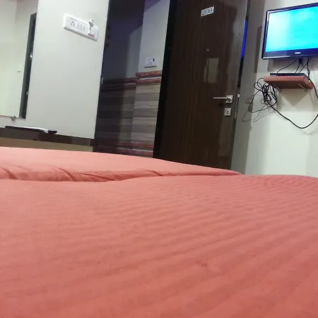 Skyway Apartment *