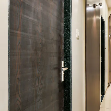 Hotel Fabhotel Adore 3*
