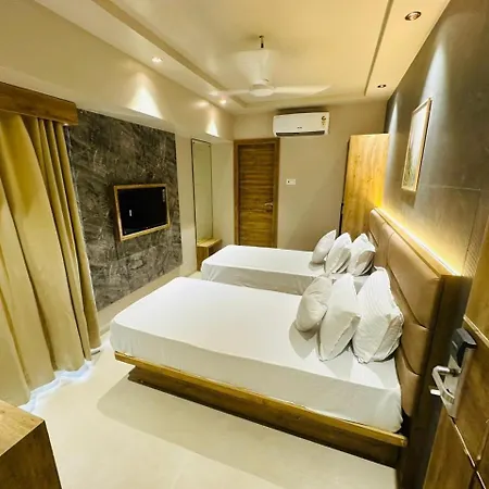 Amber Paramount 3*