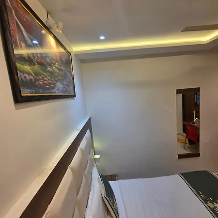 Wellingten 3* Mumbai