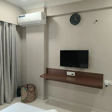 Treat Homes Service In Bkc Siddhant 401 Homestay