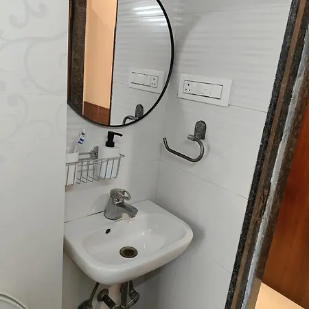 Treat Homes Service In Bkc Siddhant 401 Homestay