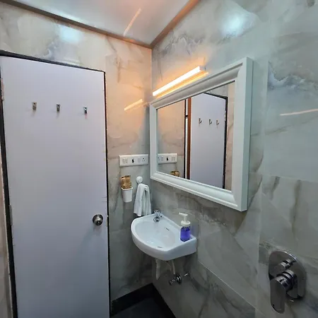 Lite - Khar West