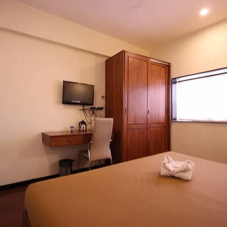 Q Deck Hotel 2*