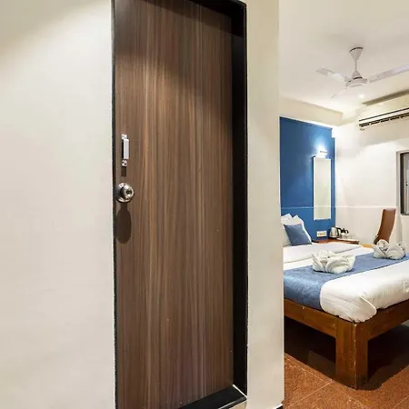Q Deck Hotel