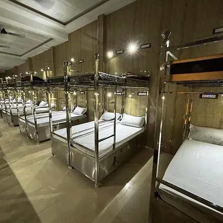 Hostel Royal *
