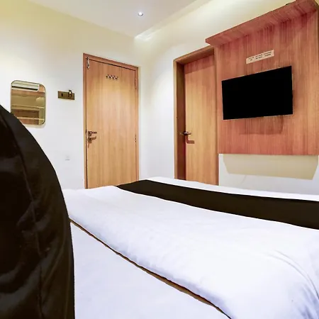 Super Townhouse Oak New Nashik Highway Kalyan Bhiwandi Hotel 4*
