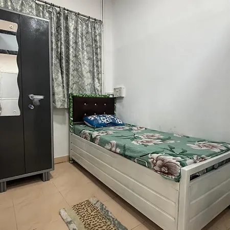 House Homestay *