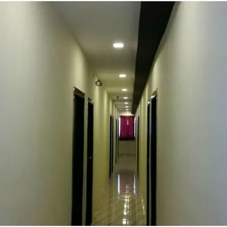 Oyo 76486 Silver Moon Hotel