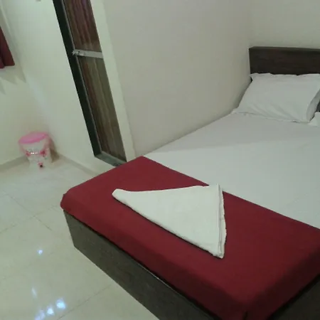 Hotel Oyo 76486 Silver Moon 2*