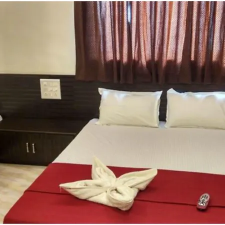 Hotel Oyo 76486 Silver Moon Mumbai