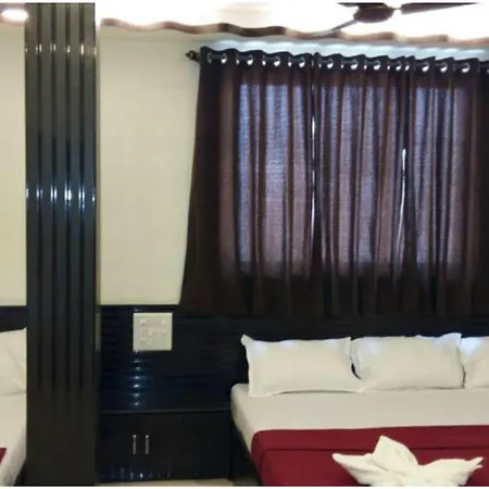 Oyo 76486 Silver Moon 2* Mumbai