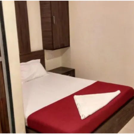 Oyo 76486 Silver Moon Hotel