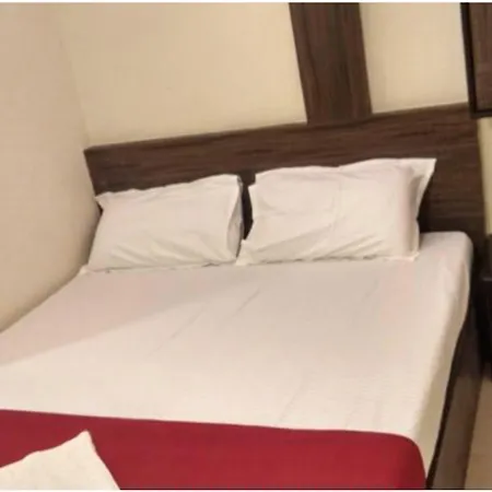 Hotel Oyo 76486 Silver Moon Mumbai