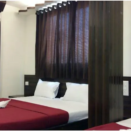 Oyo 76486 Silver Moon 2* Mumbai