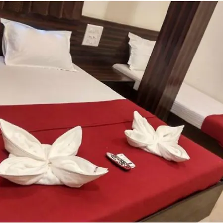 Oyo 76486 Silver Moon Hotel Mumbai