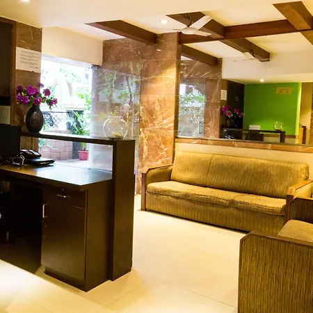 Mint Domestic Airport 3*