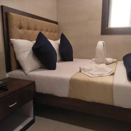 Hotel Avenue Residency 2*