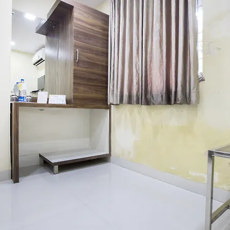 Oyo 23656 Parimeet Hotel 3*