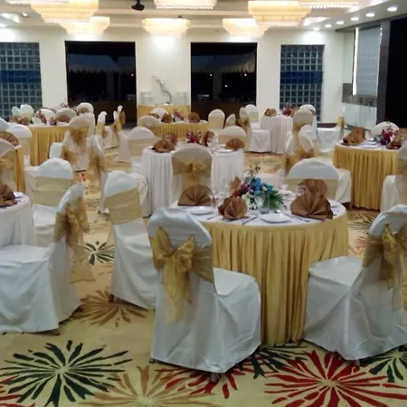 Club Emerald Hotel