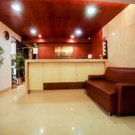 Lucky Bandra 3*