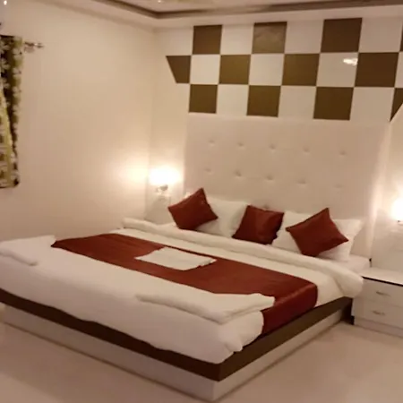 Flagship 83490 Hotel Bently Palace Hotel 3*