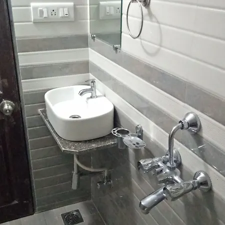 Flagship 83490 Hotel Bently Palace 3*