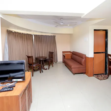 Hotel Lucky Near Nesco Hotel 3*