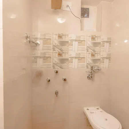 Mogul Palace - Near Masjid Bunder