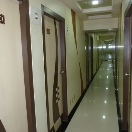 Mid Town Hotel 2*