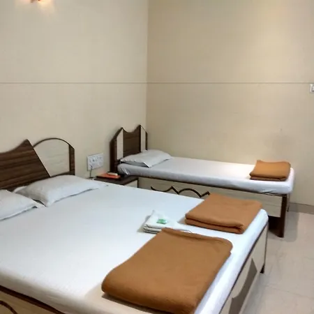 Broadway Colaba 2*