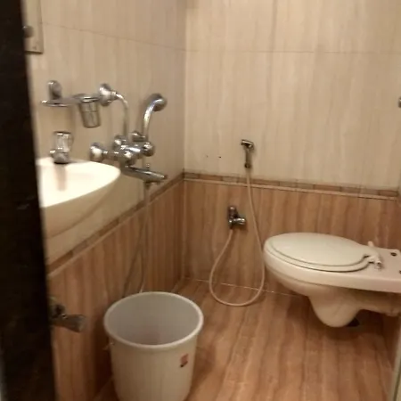Broadway Colaba Hotel 2*